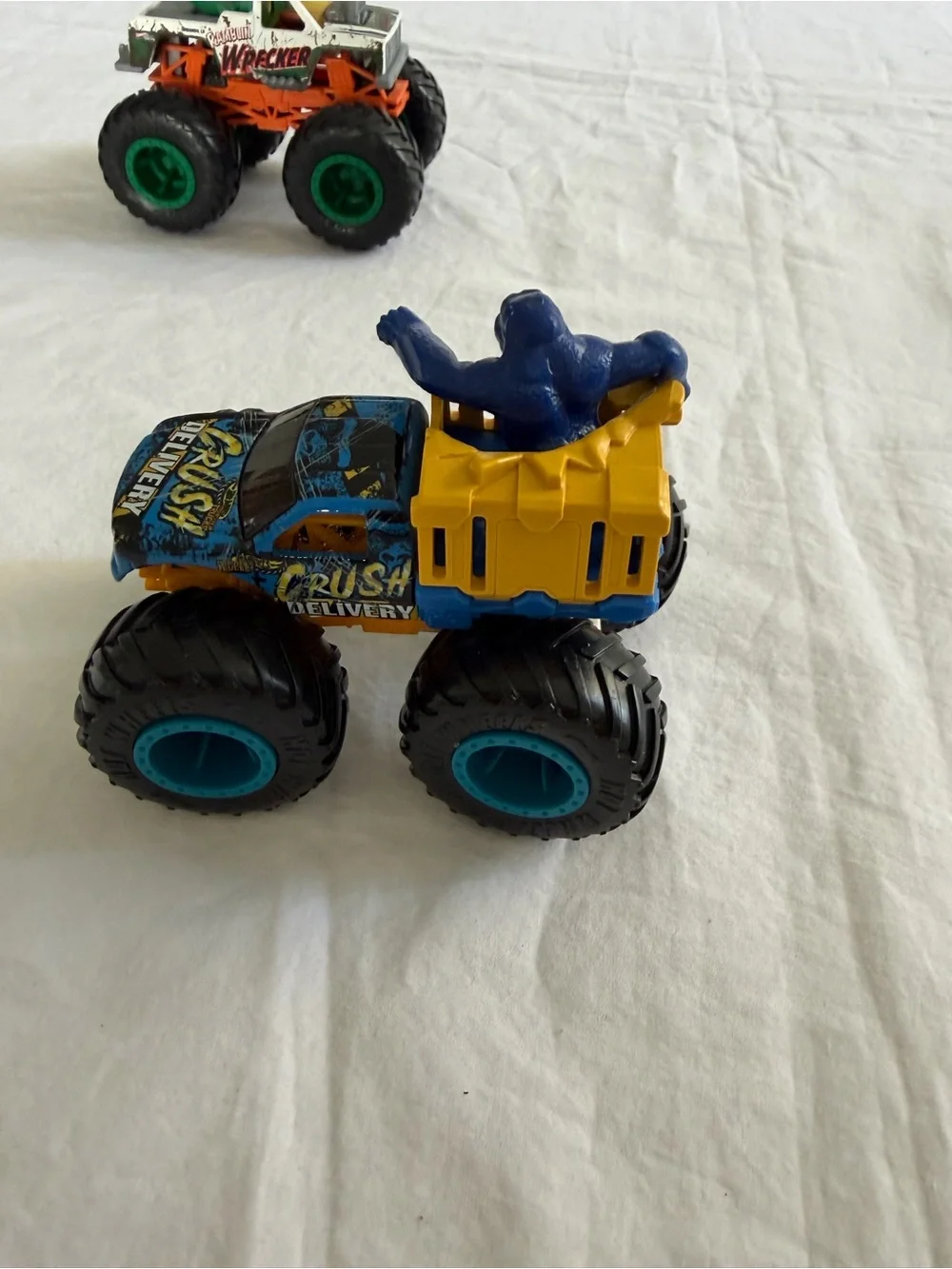 Hot Wheels 1:64 Die-Cast Monster Trucks Lot Ramblin' Wrecker & Crush Delivery
